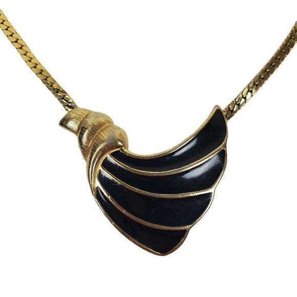 Vintage Trifari 70s 80s Black Enamel Gold Tone Nautical Seashell Wave Necklace - Picture 3 of 12